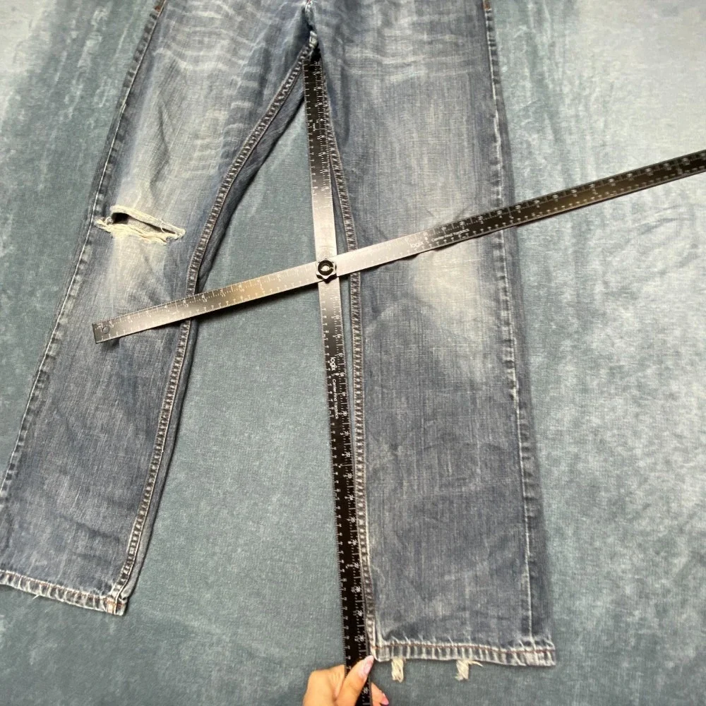 Vintage Lee Jeans Mens 34x31 Blue Denim Everyday Wear Travel Slim Fit Distressed